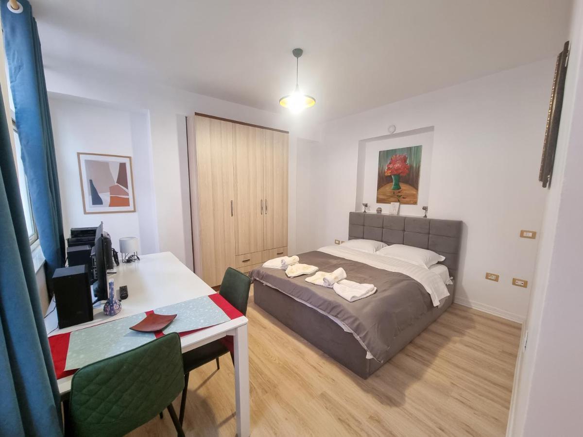 Cozy Apartment In City Center Tirana Exterior photo